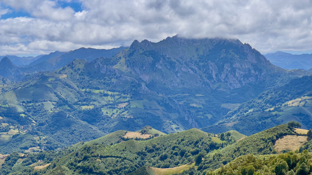 Peña Mea (1557 m)