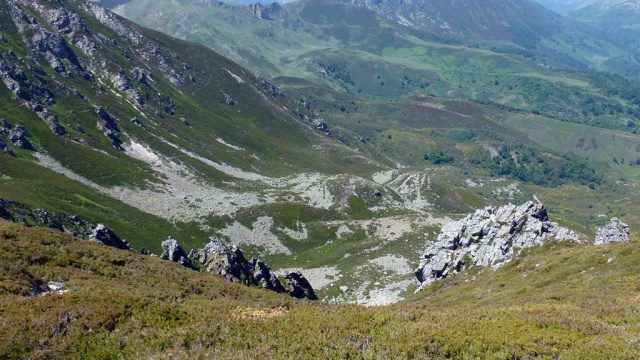 Glaciares rocosos de Mongayu (1585 m)